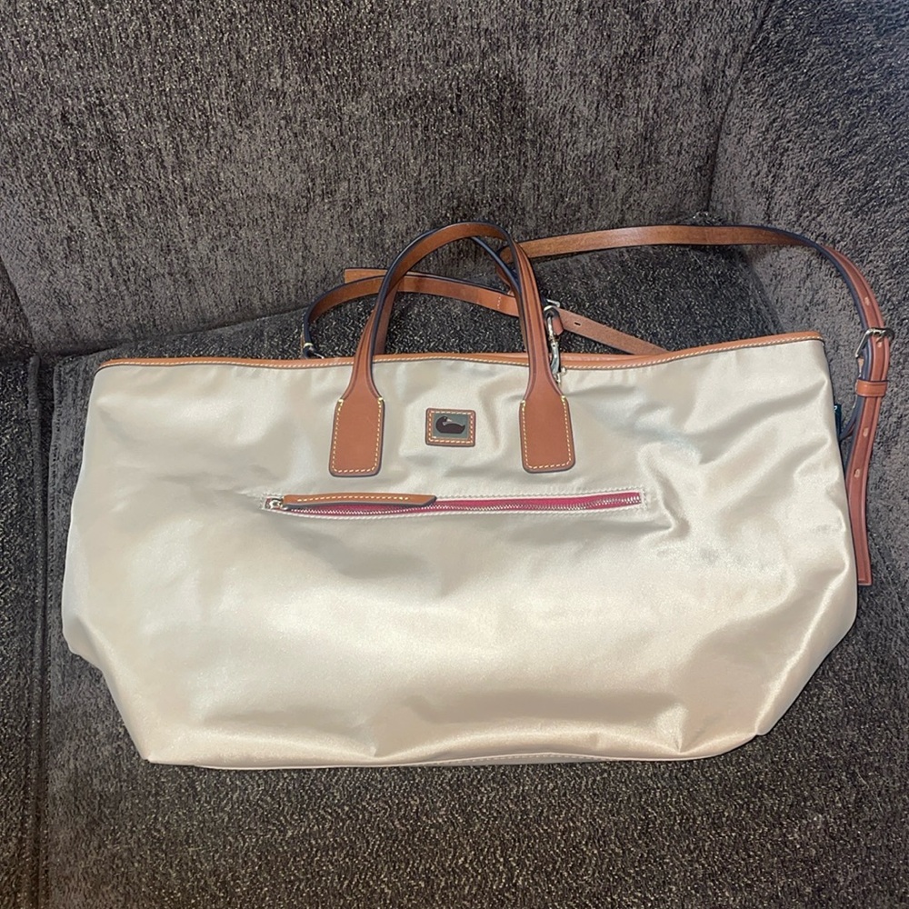 DOONEY & BOURKE Beige Nylon X Large Tote W/Long Adj Strap MINT Condition